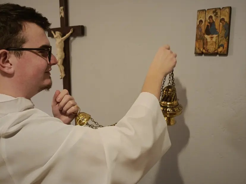 Ilustracja ludzi z różnych tradycji chrześcijańskich